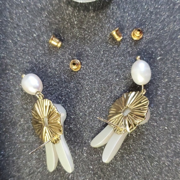 Easter Genuine Pearl Peter Rabbit Gold Collar Earrings - Picture 4 of 6